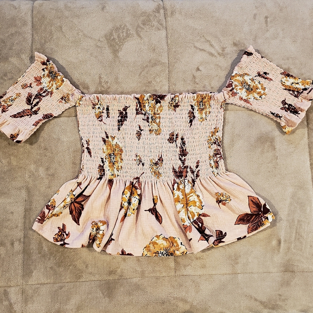Xhilaration Pastel Pink Floral Print Crop Size Medium